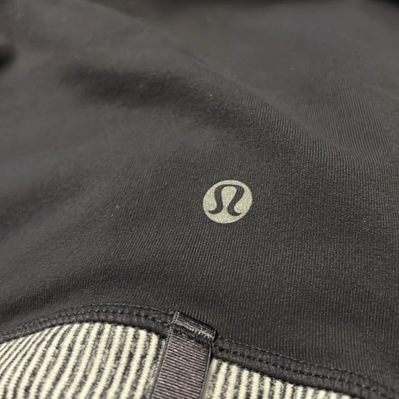 Lululemon define jacket size 10 FLAWED - Picture 9 of 9